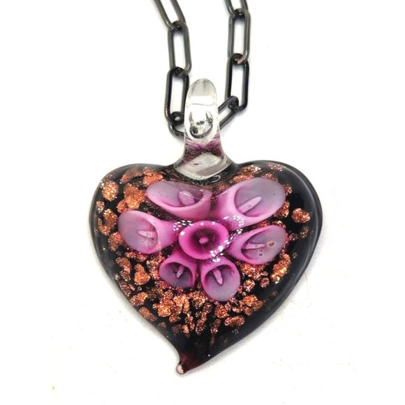 Hand Crafted Art Glass Pendant - Pink Lilly Flower In Heart Shaped Design - Picture 1 of 3
